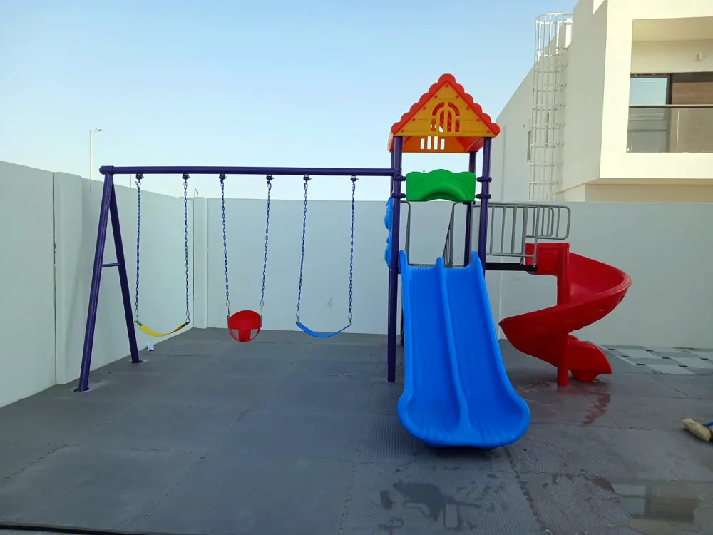 ملعب البيت على أرضية مطاطية