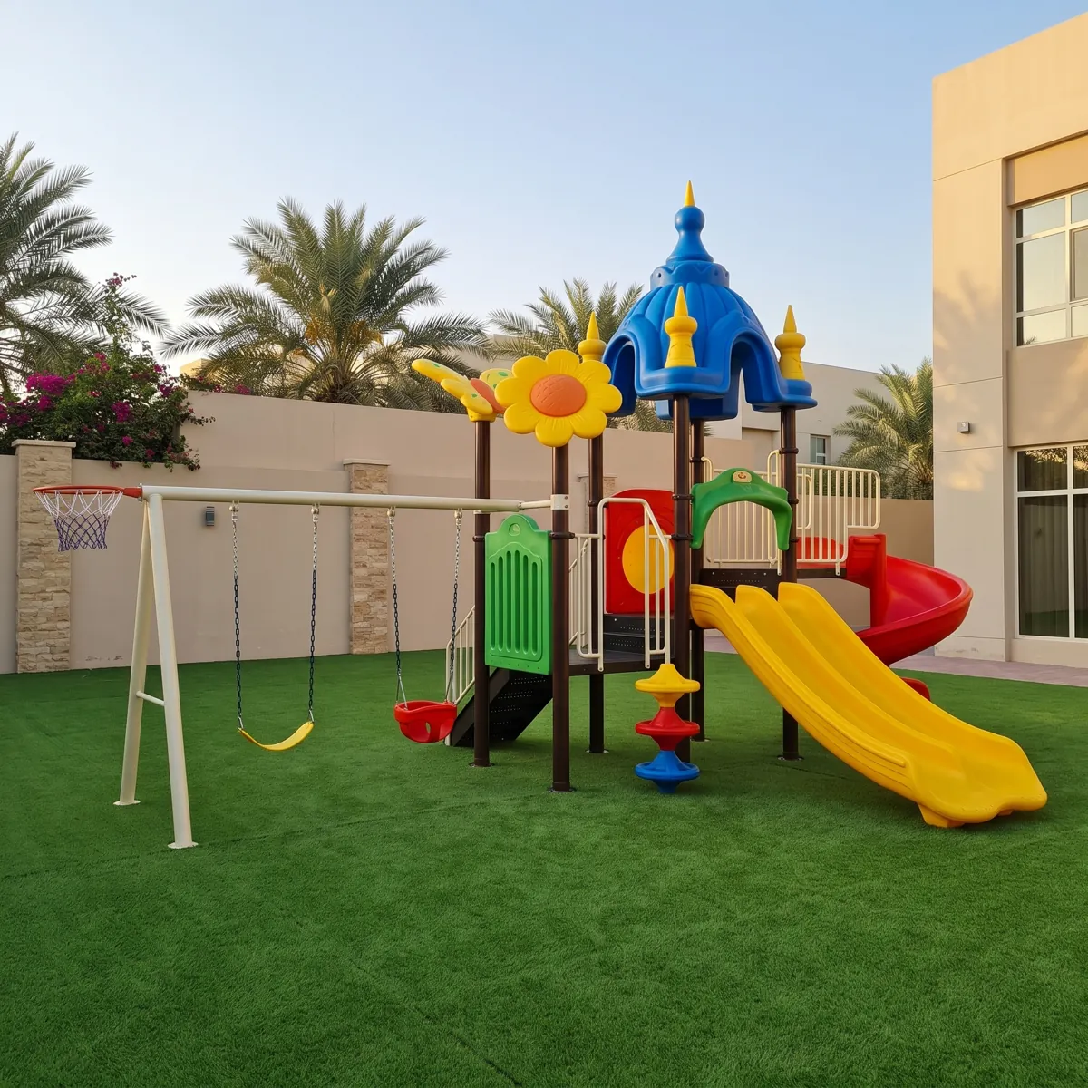 ملعب القلعة مع زحليقتين و٣ مراجيح