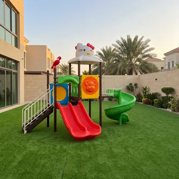 ملعب البيت مع زحليقة حلزونية — ملاعب حدائق للحدائق في الإمارات