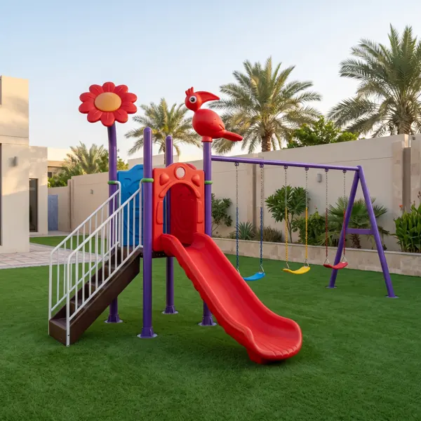 ملعب صغير مع زحليقة ومرجيحتين — ملاعب حدائق للحدائق في الإمارات